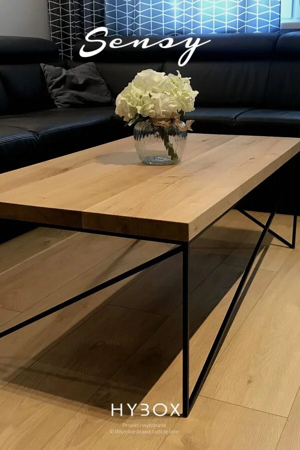 stolik kawowy sensy w salonie z drewnianą podłogą